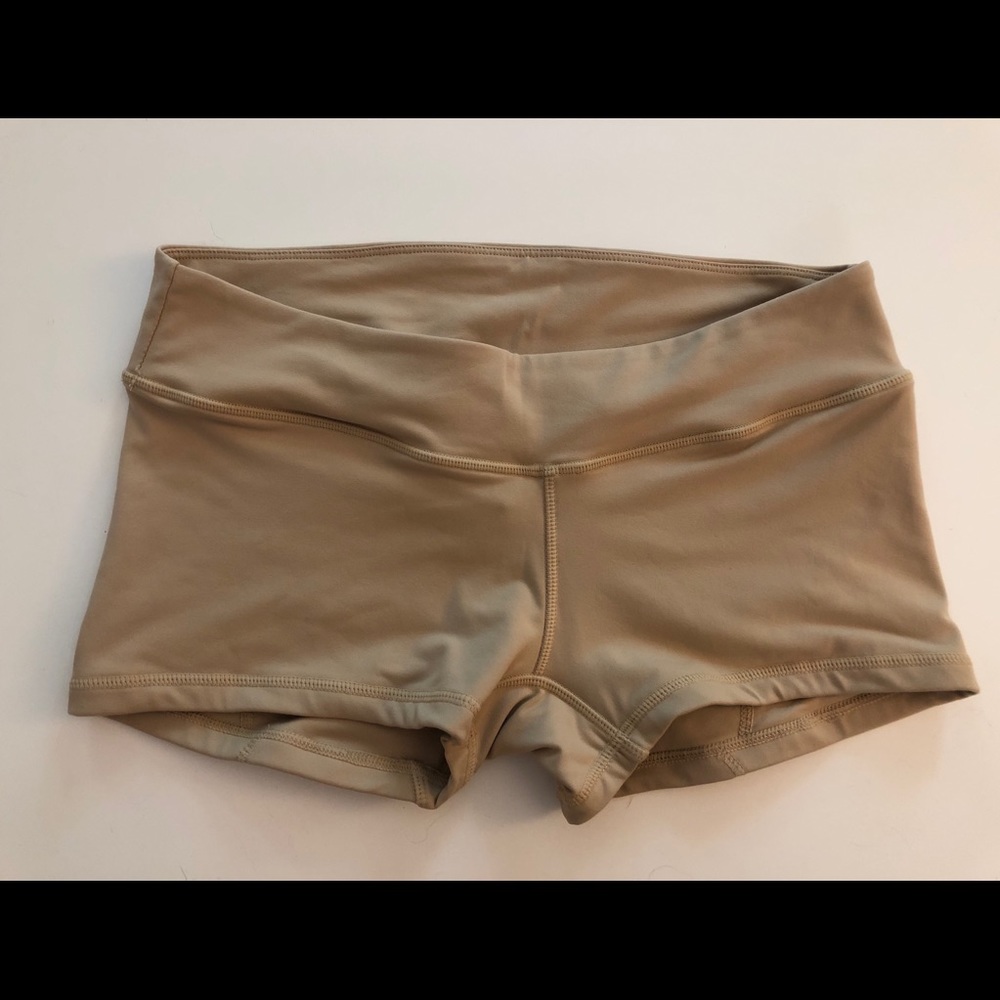 Vull Champion tan shorts size L